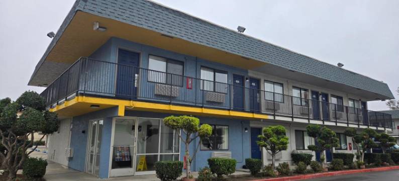 丽笙公园酒店，特雷西(Super 8 by Wyndham Tracy)图片