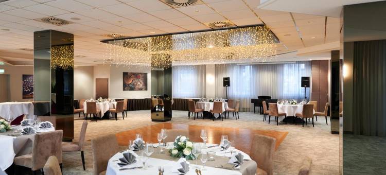 西南公园诺威纳酒店(Novina Hotel Suedwestpark Nuernberg)图片