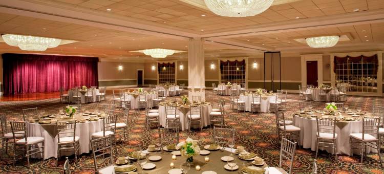 格林斯伯勒喜来登四季酒店(Sheraton Greensboro at Four Seasons)图片