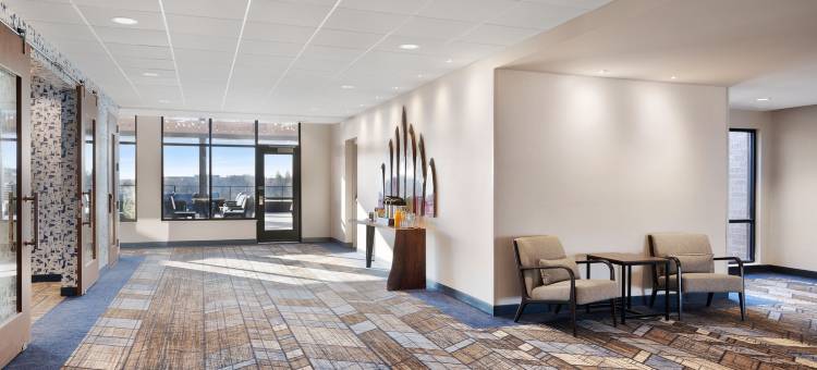 密尔沃基布鲁克菲尔德杨树溪万怡酒店(Courtyard Milwaukee Brookfield at Poplar Creek)图片