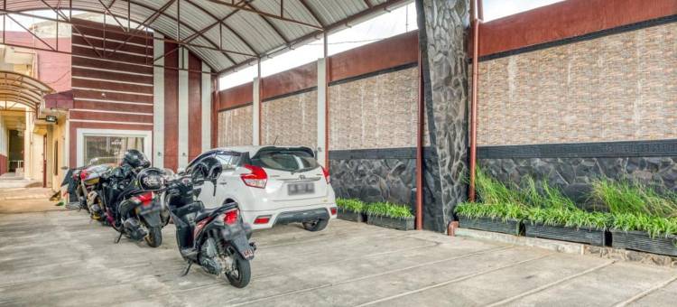 红多兹伊斯兰酒店-近布里达凯邦玫瑰公园(RedDoorz Syariah Near Kebon Rojo Park Blitar)图片