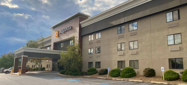 赫尔希哈里斯堡机场拉昆塔温德姆套房酒店(La Quinta Inn & Suites by Wyndham Harrisburg Airport Hershey)图片