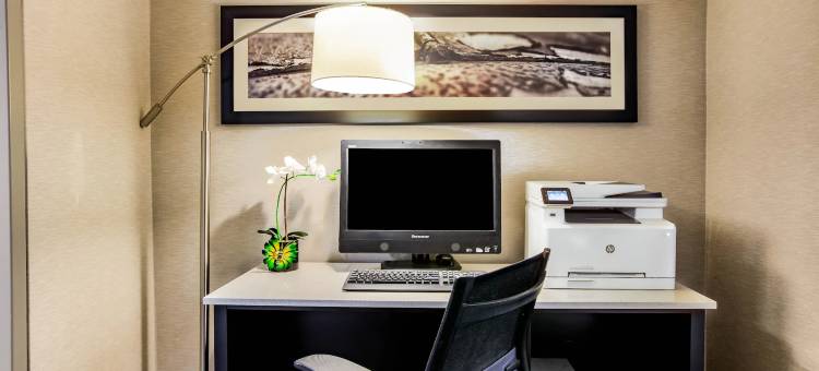 休斯顿贝敦东拉昆塔温德姆套房酒店(La Quinta Inn & Suites by Wyndham Houston Baytown East)图片