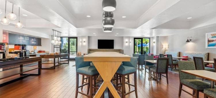 希尔顿欢朋套房酒店-莱思罗普(Hampton Inn & Suites Lathrop)图片