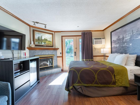 加纳诺克/乡绅度假村温德姆速 8 酒店