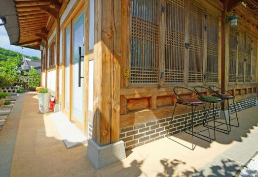 Naru Hanok Stay Hotel Overview