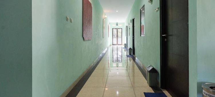 红多兹Plus酒店@万鸦老普莫罗路(RedDoorz Plus @ Jalan Pumorow Manado)图片