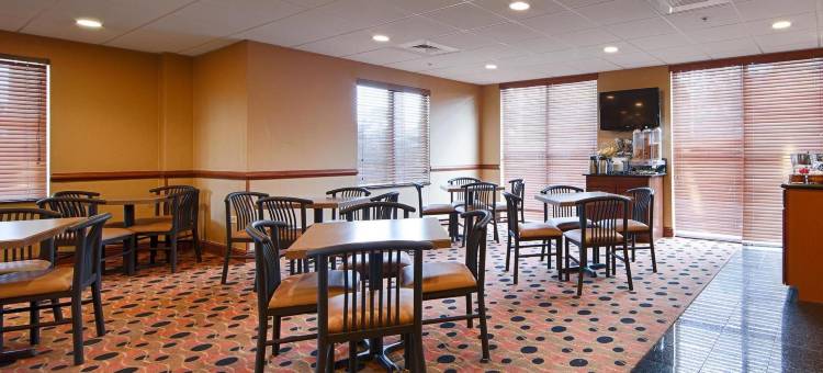 皮尔斯堡95号公路温德姆戴斯套房酒店(Days Inn & Suites by Wyndham Fort Pierce I-95)图片