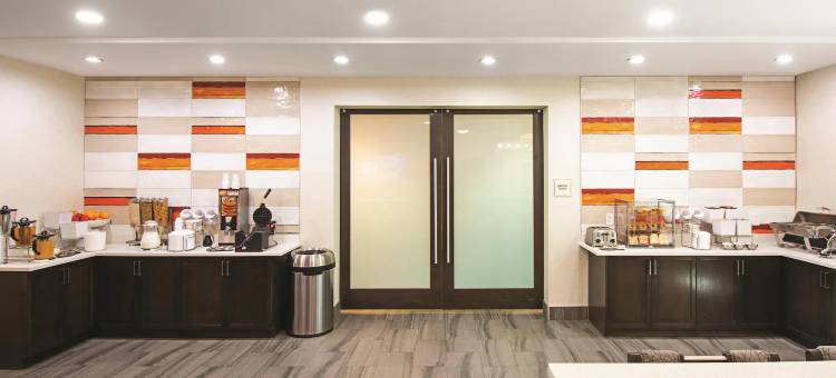 温哥华机场拉昆塔温德姆酒店(La Quinta Inn by Wyndham Vancouver Airport)图片