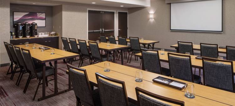 赫恩登雷斯顿万怡酒店(Courtyard Dulles Airport Herndon/Reston)图片