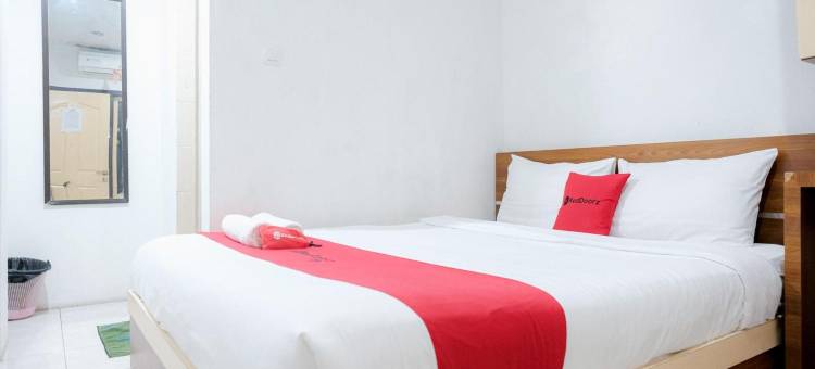 红多兹酒店-近占碑图古佩尔斯(RedDoorz Near Tugu Pers Jambi)图片