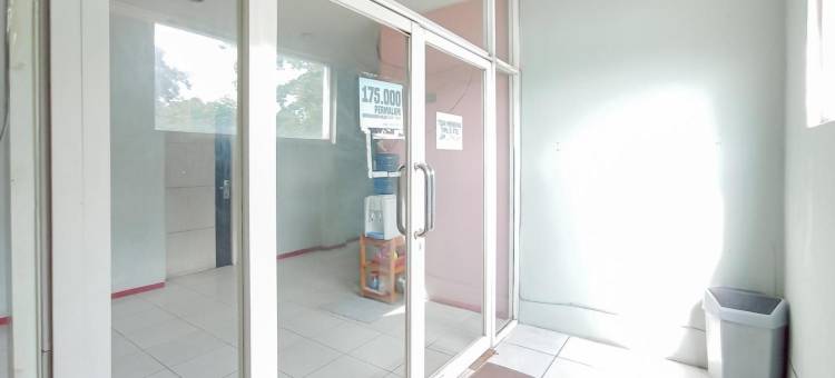 班查尔巴鲁近Q-Mall红多兹伊斯兰酒店(RedDoorz Syariah Near Q-Mall Banjarbaru)图片