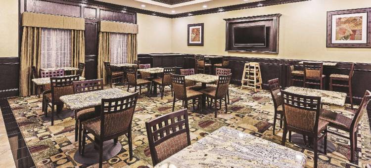 贝德福德DFW机场西拉昆塔温德姆套房酒店(La Quinta Inn & Suites by Wyndham DFW Airport West - Bedford)图片