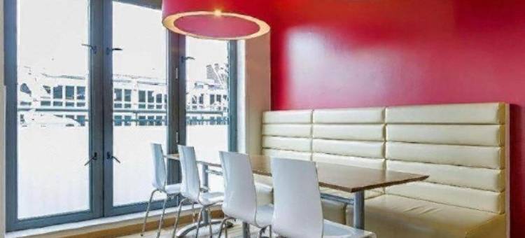 坎伯利中心旅屋酒店(Travelodge Camberley Central)图片