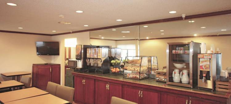 奥马哈西南拉昆塔温德姆酒店(La Quinta Inn by Wyndham Omaha Southwest)图片