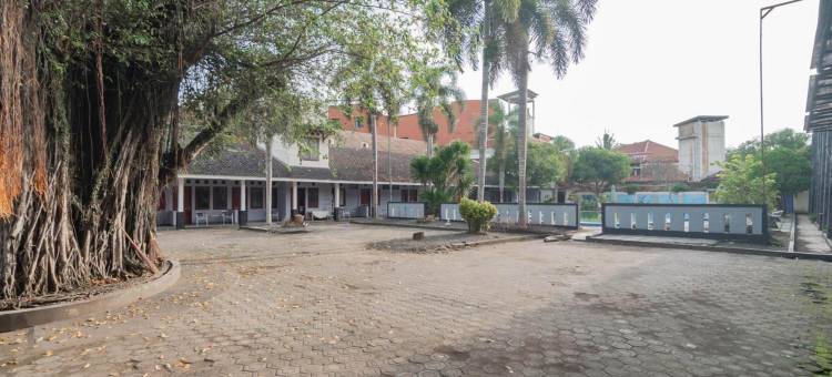 RedDoorz Plus at Hotel Sofia Pangandaran图片