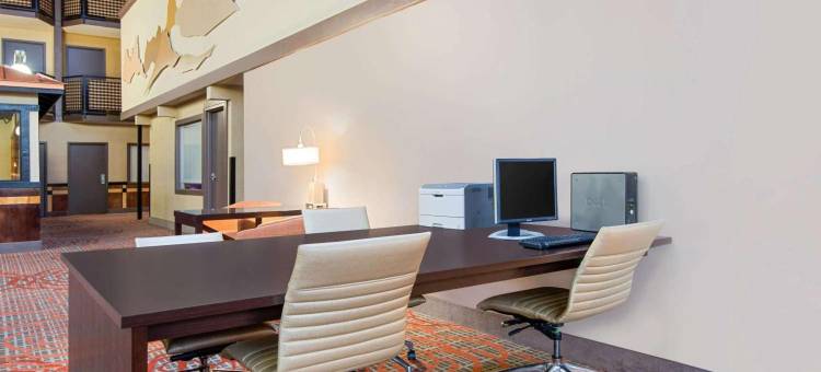 吉莱特华美达广场酒店会议中心(Ramada Plaza by Wyndham Gillette Conference Center)图片