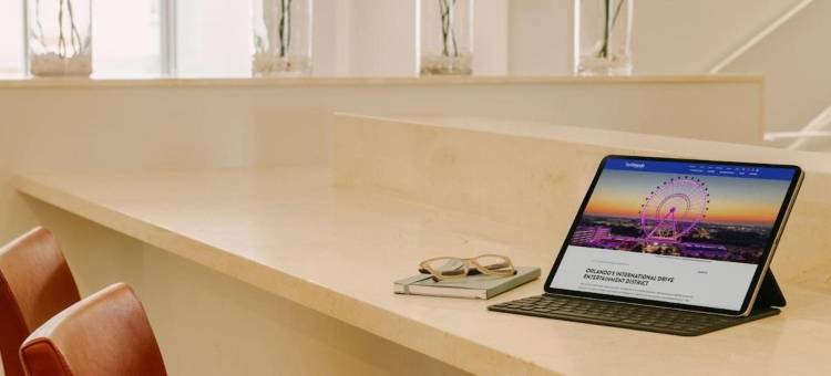 The Point by Edge图片