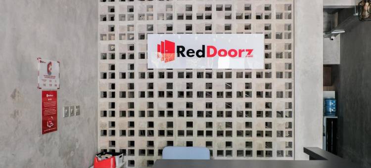 红门附近的跨工作室购物中心西布布尔 3(RedDoorz Near Trans Studio Mall Cibubur 3)图片