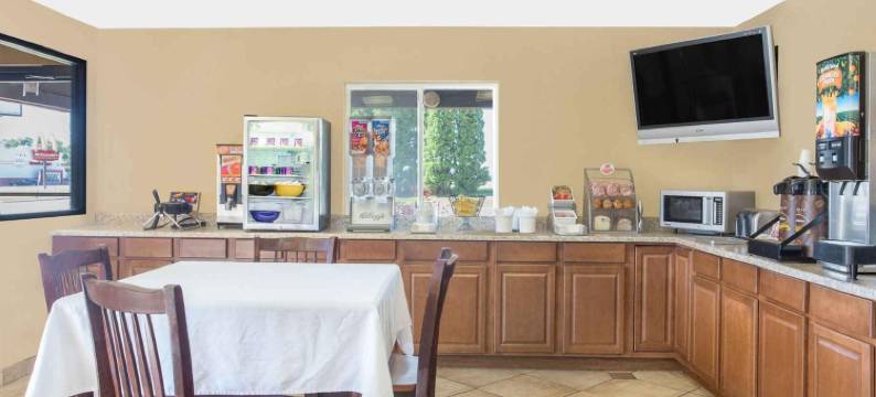 希博根速8酒店(Super 8 by Wyndham Sheboygan WI)图片