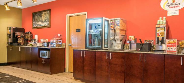 奥塞多威斯康星速8酒店(Super 8 by Wyndham Osseo WI)图片