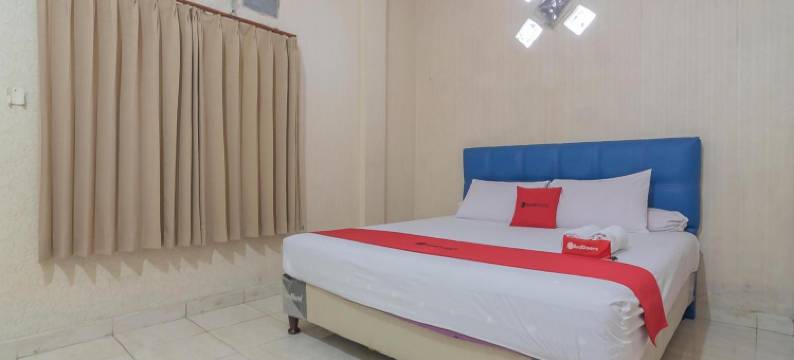 红多兹伊斯兰酒店-近巴图安帕巴士站2号(RedDoorz Syariah Near Terminal Batu Ampar 2)图片