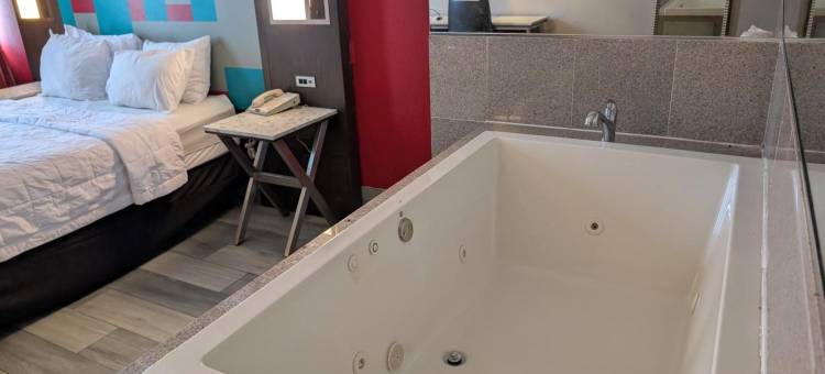 东奥兰治华美达酒店(Ramada by Wyndham East Orange)图片