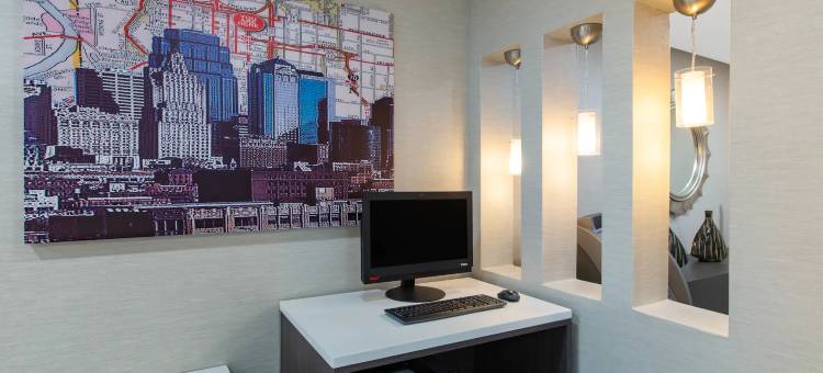 蓝泉城拉昆塔温德姆套房酒店(La Quinta Inn & Suites by Wyndham Blue Springs)图片