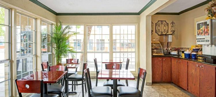 阿尔伯克基市中心戴斯酒店(Days Inn by Wyndham Albuquerque Downtown)图片