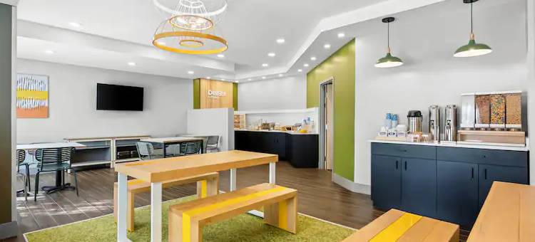 特拉弗斯城Spark酒店(Spark by Hilton Traverse City)图片