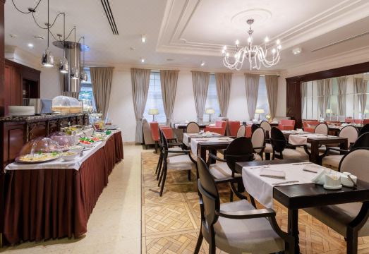 1852 HotelHotel Overview