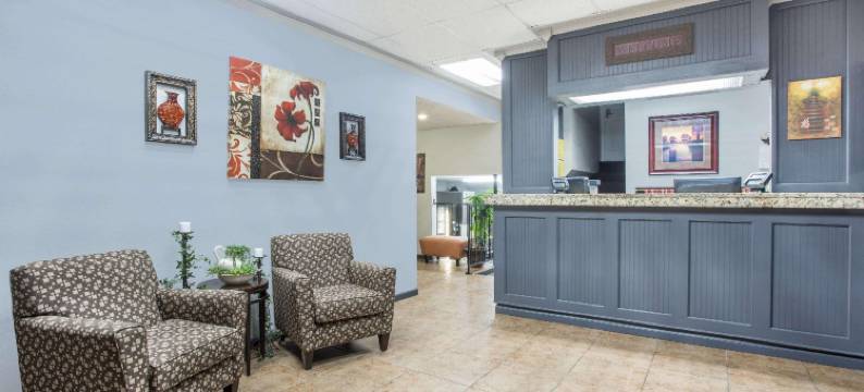 独立城堪萨斯城温德姆速8酒店(Super 8 by Wyndham Independence Kansas City)图片