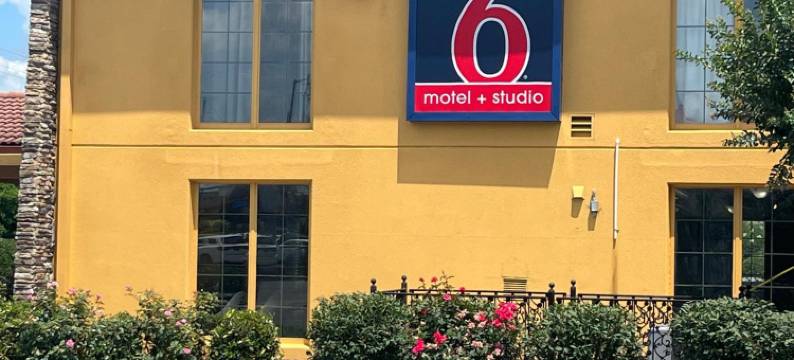 Studio 6 亨茨维尔，阿拉巴马大学大道(Studio 6 Extended Stay - Huntsville, AL University Drive)图片