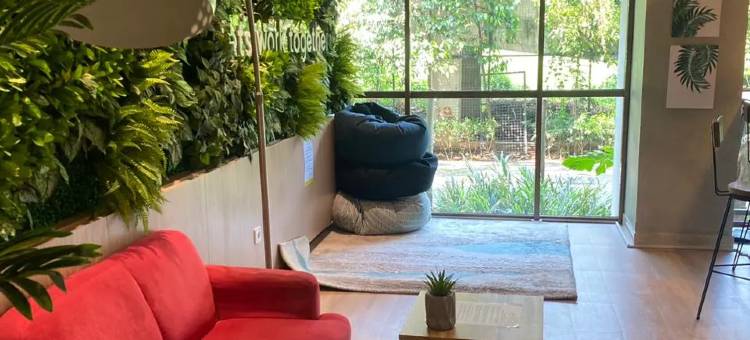 Cozy Studio at Gateway Park LRT City Jatibening Apartment by Travelio图片