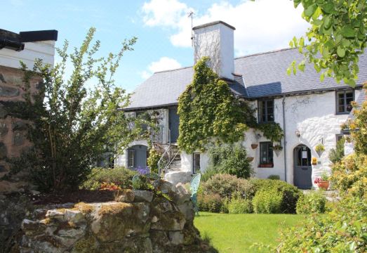 Dolgun Uchaf Historic B&B and Cottages in Snowdonia Hotel Overview