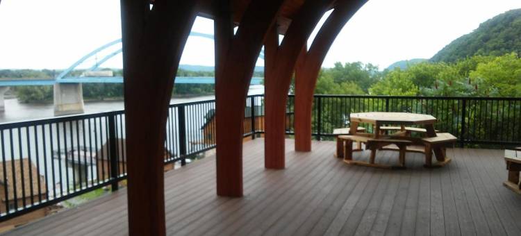 圆石套房酒店-马凯特(Cobblestone Inn & Suites - Marquette)图片