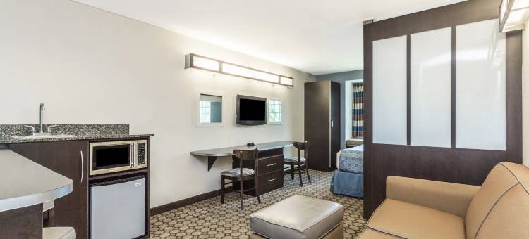 斯普林希尔麦客达温德姆酒店/威基沃奇(Microtel Inn & Suites by Wyndham Spring Hill/Weeki Wachee)图片
