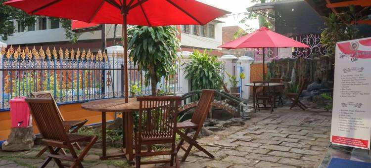 红多兹普拉斯酒店-岸朱广场(RedDoorz Plus @ Alun Alun Nganjuk)图片