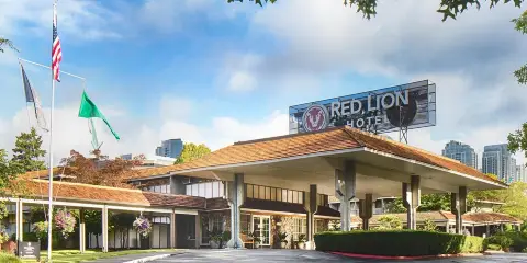 貝爾維尤紅獅酒店