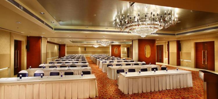 玛哈昆萨罗瓦尔柱廊套房酒店(Mahagun Sarovar Portico Suites)图片