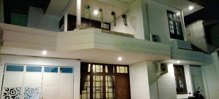 红多兹酒店-近玛琅萨南(RedDoorz Near Sanan Malang)图片