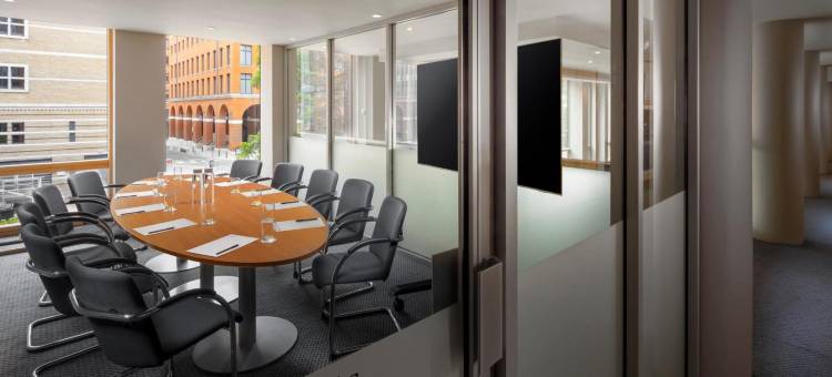 伯明翰布林德里希尔顿花园酒店(Hilton Garden Inn Birmingham Brindleyplace)图片