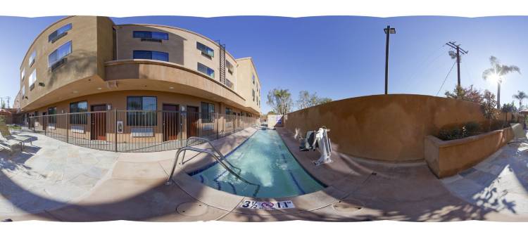智选假日套房酒店伍德兰希尔斯(Holiday Inn Express & Suites Woodland Hills)图片
