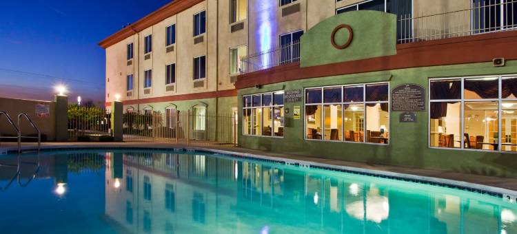 利夫奥克智选假日酒店&套房(Holiday Inn Express & Suites Live Oak)图片