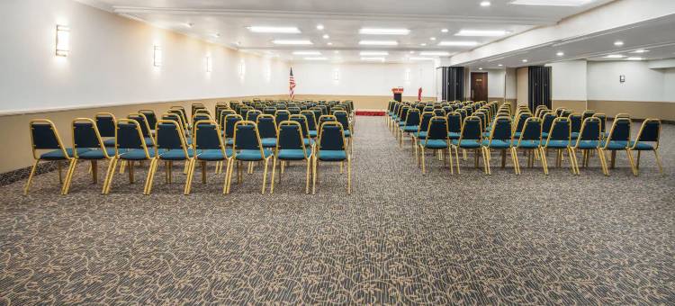 温德姆华美达伯班克机场酒店(Ramada by Wyndham Burbank Airport)图片