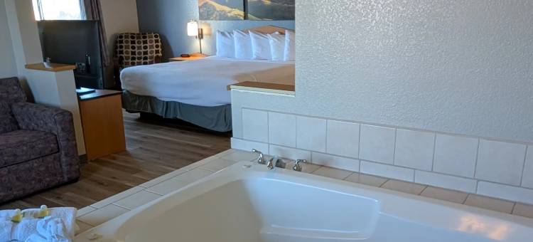 城堡石温德姆戴斯套房酒店(Days Inn & Suites by Wyndham Castle Rock)图片