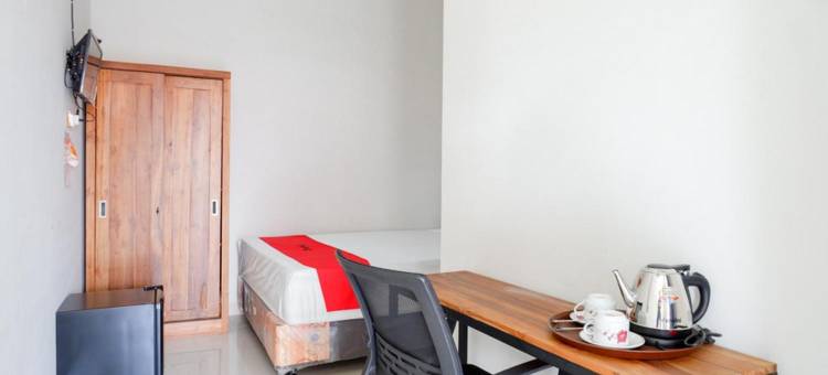 红多兹Plus伊斯兰酒店-近特加尔站2号(RedDoorz Plus Syariah Near Stasiun Tegal 2)图片