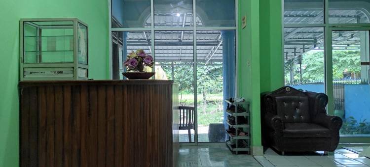 OYO 93411教法酒店托博朗(OYO 93411 Syariah Hotel Tomborang)图片