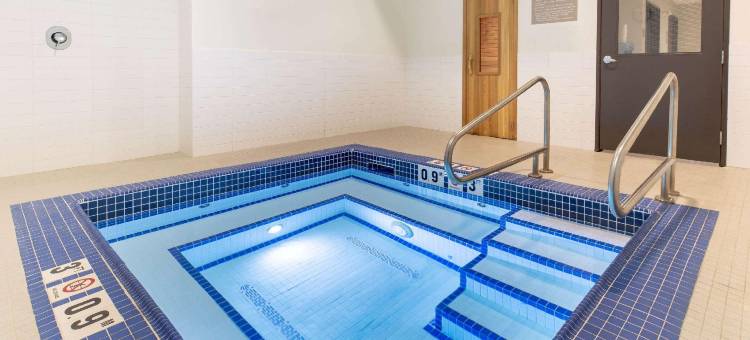 麦克默里堡麦客达套房酒店(Microtel Inn & Suites by Wyndham Fort McMurray)图片