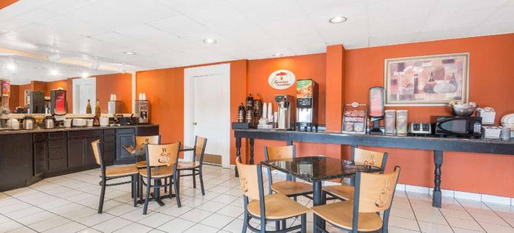 威廉斯堡温德姆速8酒店(Super 8 by Wyndham Williamsburg)图片